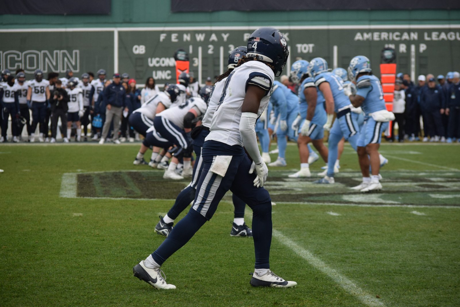 FENWAY BOWL (UCONN V UNC) 27-14